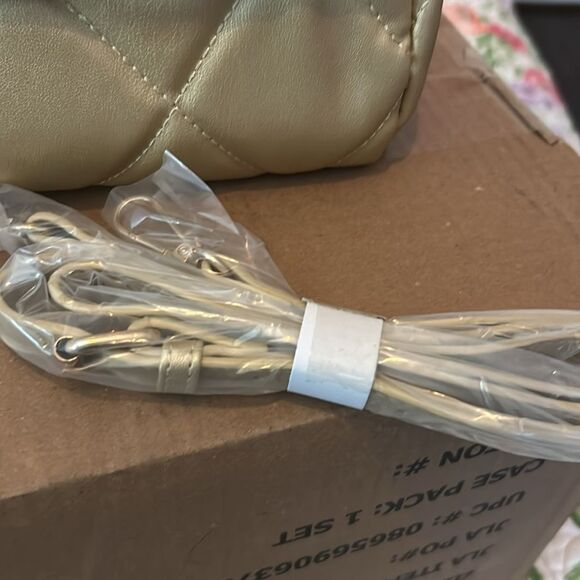 NWT- Badgley Mishka vegan leather big diamond quilting w/studs, metallic gold - Picture 4 of 6